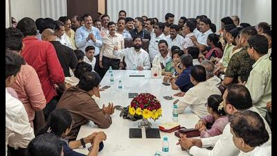 CM Eknath Shinde meeting the corporators of Kalyan and Dombivli in Kalyan. (HT PHOTO)