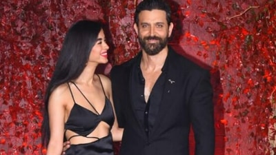 Saba Azad and Hrithik Roshan are holidaying in Paris. Pic Credit- Varinder Chawla. Saba Azad and Hrithik Roshan are holidaying in Paris. Pic Credit- Varinder Chawla.