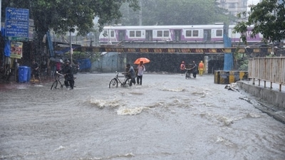 Mumbai rain: Andheri subway flooded after heavy rainfall. (Photo by Vijay Bate) Mumbai rain: Andheri subway flooded after heavy rainfall. (Photo by Vijay Bate)