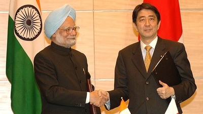Former prime minister Manmohan Singh and ex-Japanese prime minister Shinzo Abe. (PIB file) Former prime minister Manmohan Singh and ex-Japanese prime minister Shinzo Abe. (PIB file)