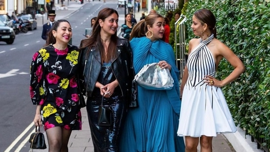 Karishma Ki Triple Sex - Kareena Kapoor looks stunning as she joins Karisma Kapoor and besties in  London | Bollywood - Hindustan Times