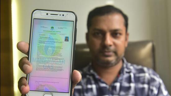 Sadguru Pawar showing the “letter of intent” on his mobile phone on Friday. Anshuman Poyrekar/HT Photo