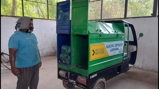 Ludhiana MC begins trials of e-rickshaws for door to door collection of waste in Ludhiana on Friday. (HT Photo)