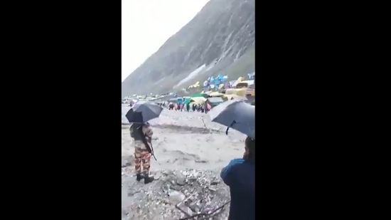 The cloudburst was reported after heavy rainfall in the upper reaches of Amarnath in Jammu and Kashmir. (Screengrab/HT video)