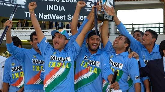 Sourav Ganguly's Indian team with the 2002 Natwest Trophy title. (Getty Images)