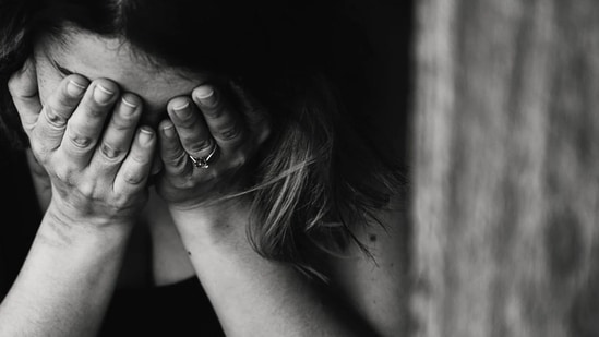 You sleep in late and feel rushed in the morning.(Pexels)