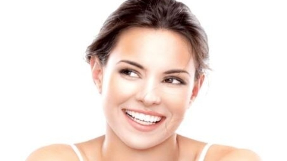 Charcoal powder for teeth: Remove stubborn cigarette marks, get sparkling teeth