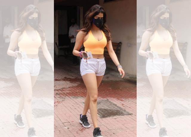 Jahnvi Kapoor is another celeb who is constantly ‘papped’ outside the gym Jahnvi Kapoor is another celeb who is constantly ‘papped’ outside the gym
