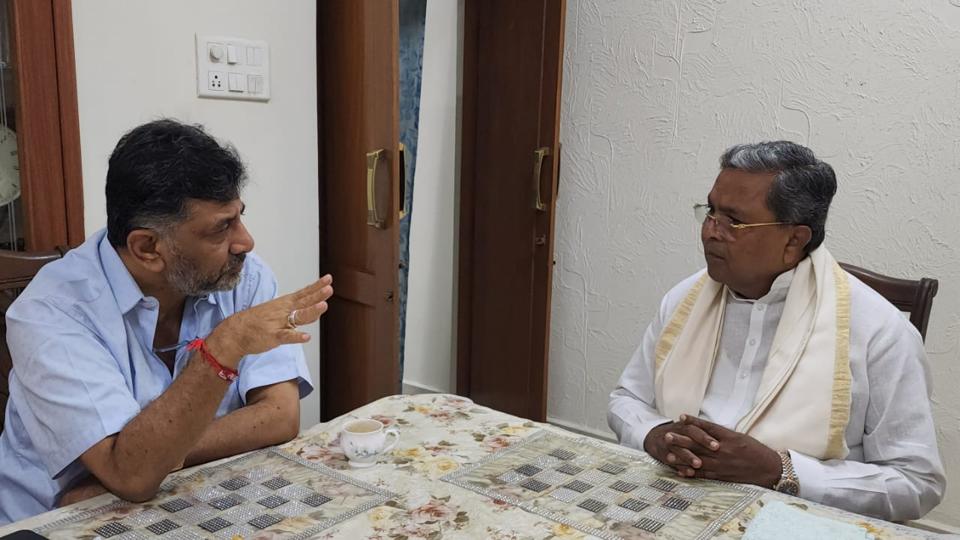 Leader of Opposition Siddaramaiah and state Congress chief DK Shivakumar during a meeting in Bengaluru. (HT Photo) Leader of Opposition Siddaramaiah and state Congress chief DK Shivakumar during a meeting in Bengaluru. (HT Photo)