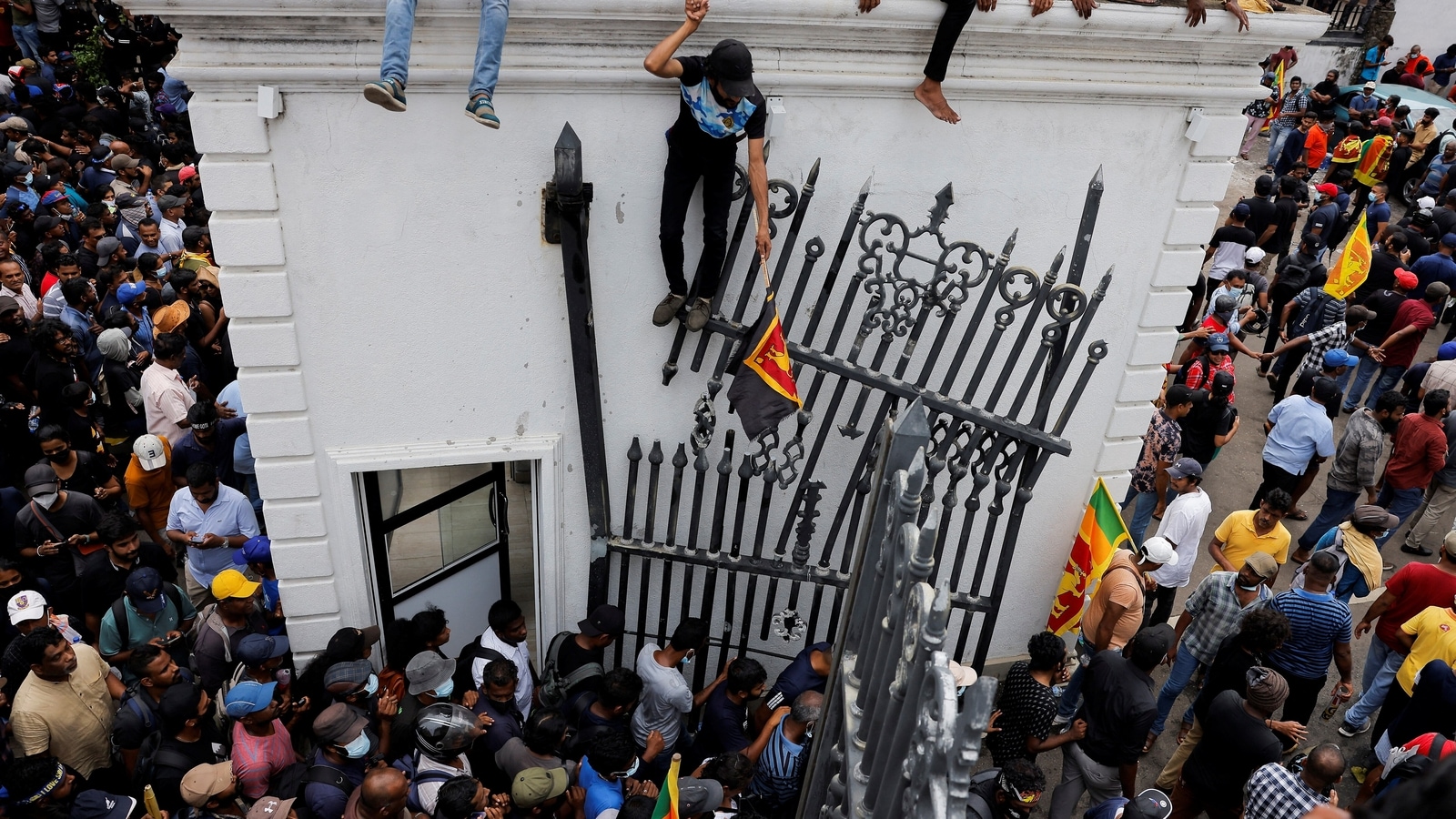 Sri Lankan crisis: Protesters set PM Ranil Wickremesinghe's residence on fire