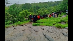 A 17-year-old Navi Mumbai resident was found dead after he went for a swim in Kalwa on Friday. Rescuers found his body on Saturday morning. (PRAFUL GANGURDE/HT PHOTO)