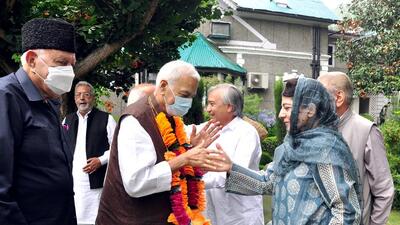Opposition’s presidential candidate Yashwant Sinha being welcomed by PDP president Mehbooba Mufti and NC chief Farooq Abdullah at Gupkar residence on Saturday. (Mohammad Amin War)
