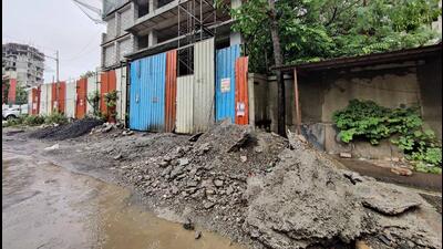 Waste material outside the construction side at Kondhwa in Pune. (Rahul Raut/HT PHOTO) Waste material outside the construction side at Kondhwa in Pune. (Rahul Raut/HT PHOTO)
