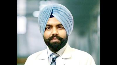 Senior consultant Dr Ranbir Singh, Mohandai Oswal Hospital, Ludhiana,said, “A breach in aviation may lead to emergency landing or a crash, similarly if one breaches a specific surgical approach – critical view of safety (CVS) method – during a laparoscopic surgery of the gall bladder it may end up in a disaster.” (HT PHOTO)