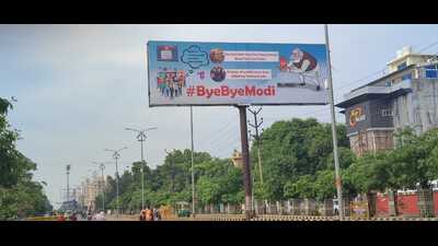 The hoardings against PM Narendra Modi put up by unidentified persons in Prayagraj. ((HT)) The hoardings against PM Narendra Modi put up by unidentified persons in Prayagraj. ((HT))