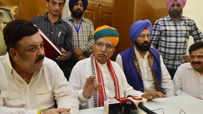 Union minister of state for culture Arjun Ram Meghwal (C) with BJP leader Rana Gurmeet Singh Sodhi (R) and Shwait Malik (L) addressing the media in Amritsar on Saturday. State BJP chief Ashwani Sharma said more ministers will visit Punjab as per the schedule finalised by the party high command. (Sameer Sehgal /HT)