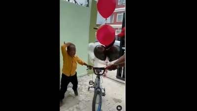 The little boy couldn't control his joy when he saw his new bicycle that he received on his birthday. (goodnewscorrespondent/Instagram) The little boy couldn't control his joy when he saw his new bicycle that he received on his birthday. (goodnewscorrespondent/Instagram)