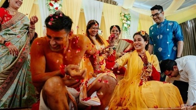 The pictures were shared with the caption, "And before the finale tonite, here’s the glimpse of Haldi ceremony of @payalrohatgi & @sangramsingh_wrestler." (Moviee’ing Momentss) The pictures were shared with the caption, "And before the finale tonite, here’s the glimpse of Haldi ceremony of @payalrohatgi & @sangramsingh_wrestler." (Moviee’ing Momentss)