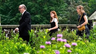 Mourners arrived for the funeral service for Stephen Straus, who was killed Monday in a mass shooting at the Fourth of July parade in Highland Park, Ill., at the Jewish Reconstructionist Congregation. (AP)
