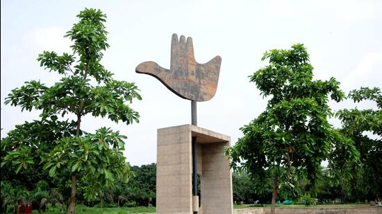 Chandigarh mayor and MC chief took stock of amenities at Manimajra. (HT File)