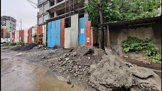 Waste material outside the construction side at Kondhwa in Pune. (Rahul Raut/HT PHOTO) Waste material outside the construction side at Kondhwa in Pune. (Rahul Raut/HT PHOTO)