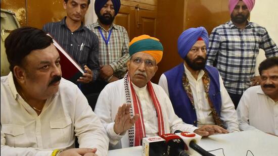 Union minister of state for culture Arjun Ram Meghwal (C) with BJP leader Rana Gurmeet Singh Sodhi (R) and Shwait Malik (L) addressing the media in Amritsar on Saturday. State BJP chief Ashwani Sharma said more ministers will visit Punjab as per the schedule finalised by the party high command. (Sameer Sehgal /HT)