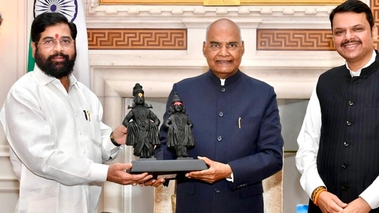 President Ram Nath Kovind meets Eknath Shinde and Devendra Fadnavis, ((Twitter) ) President Ram Nath Kovind meets Eknath Shinde and Devendra Fadnavis, ((Twitter) )
