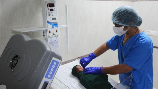 The study found that significantly higher neonatal complications were reported in Mumbai Metropolitan Region. (Shankar Narayan/HT PHOTO) The study found that significantly higher neonatal complications were reported in Mumbai Metropolitan Region. (Shankar Narayan/HT PHOTO)
