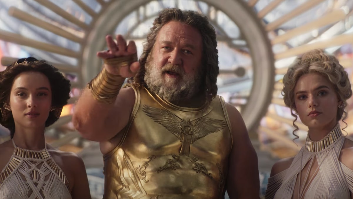 Russell Crowe plays Zeus in Thor: Love and Thunder.