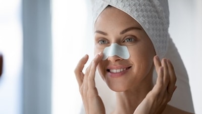 Getting blackheads and whiteheads is a common skin problem that most of us face on a daily basis. Nutritionist Anjali Mukerjee addressed the issue of this skin problem on her Instagram profile a few days back and provided a few tips can help in avoiding the same. She also wrote that the real reason behind getting blackheads and whiteheads is the deposit of dead skin and oil in the opening of the hair follicles. (Unsplash) Getting blackheads and whiteheads is a common skin problem that most of us face on a daily basis. Nutritionist Anjali Mukerjee addressed the issue of this skin problem on her Instagram profile a few days back and provided a few tips can help in avoiding the same. She also wrote that the real reason behind getting blackheads and whiteheads is the deposit of dead skin and oil in the opening of the hair follicles. (Unsplash)