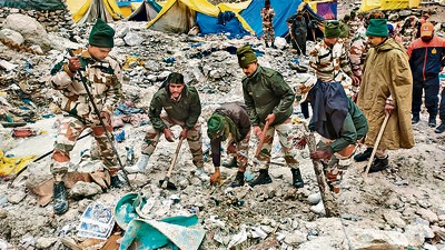 ITBP personnel carry out rescue operation near the Amarnath shrine on Sunday. (PTI) ITBP personnel carry out rescue operation near the Amarnath shrine on Sunday. (PTI)