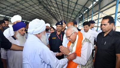 Haryana chief minister Manohar Lal Khattar being felicitated at a programme organised to celebrate the anniversary of Makhan Shah Labana and Baba Lakhi Shah Banjara in Kurukshetra. (HT Photo) Haryana chief minister Manohar Lal Khattar being felicitated at a programme organised to celebrate the anniversary of Makhan Shah Labana and Baba Lakhi Shah Banjara in Kurukshetra. (HT Photo)