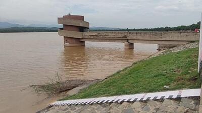 After the 62.3 mm rain on Sunday, the water level of Sukhna Lake in Chandigarh rose to 1,161.50 feet. Flood gates are opened when the level reaches 1,163 feet. (HT Photo)