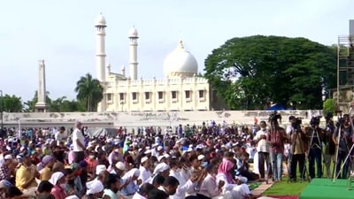 Devotees offer namaz at Chandrasekharan Nair Stadium in Thiruvananthapuram. (ANI)