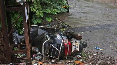 An abandon vehicle lying roadside at Shaninagar, Ambegaon khurd in Pune. (Ravindra Joshi/HT PHOTO) An abandon vehicle lying roadside at Shaninagar, Ambegaon khurd in Pune. (Ravindra Joshi/HT PHOTO)