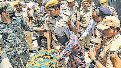 Jaipur: Kanahaiya Lal murder case accused being produced in a NIA court, in Jaipur, Tuesday, July 5, 2022. (PTI Photo) (PTI07_05_2022_000052B) (PTI)