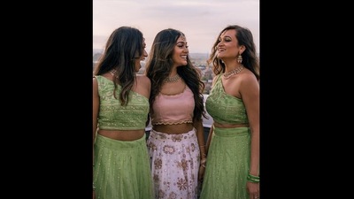 The Jikaria sister trio dance to Aishwarya Rai Bachchan's Barso Re in this viral video.&nbsp; (Instagram/@jikariasisters)