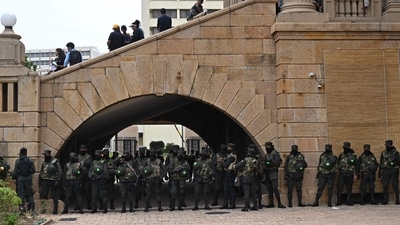 Sri Lankan army troops stand guard at the presidential secretariat in Colombo on Sunday, a day after it was overrun by anti-government protestors. (AFP)