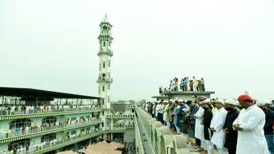 Devotees offer prayers (namaz) on the occasion of Eid-ul-Adha at the Sector 8 Jama Masjid in Noida. (Sunil Ghosh / Hindustan Times) Devotees offer prayers (namaz) on the occasion of Eid-ul-Adha at the Sector 8 Jama Masjid in Noida. (Sunil Ghosh / Hindustan Times)