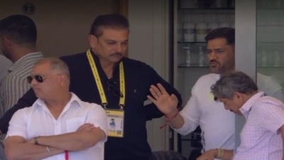 Ravi Shastri (L) with MS Dhoni (Twitter)