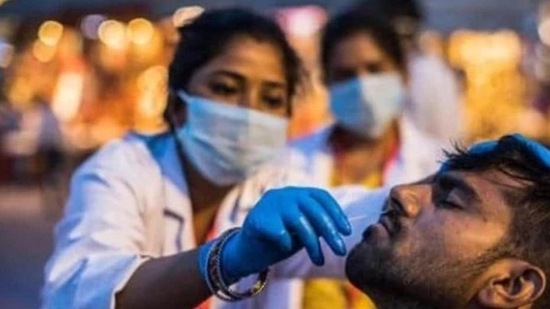 Covid-19 in fully-vaccinated people progresses differently than those who are not vaccinated. Breakthrough infections are now becoming common but the good thing is that the symptoms are relatively mild and risk of hospitalisation is low.(HT File)