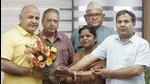 Delhi deputy CM and senior AAP leader Manish Sisodia (left) with the two Congress leaders in Delhi on Monday. (Twitter Photo)