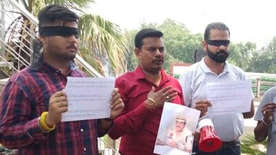Shiv Sena (Taksali) leader Rishav Kannojia protesting against police at Jagraon Bridge in Ludhiana. (Harvinder Singh/ HT)