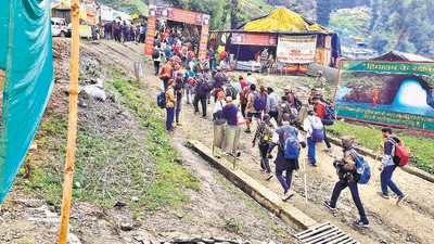 Jammu and Kashmir, July 11 (ANI): Pilgrims are on their way to the Amarnath Cave temple through the Chandanwadi route after the Amarnath Yatra resumed facing the partial suspension due to the cloudburst, on Monday. (ANI Photo/ ANI Pic Service) (ANI) Jammu and Kashmir, July 11 (ANI): Pilgrims are on their way to the Amarnath Cave temple through the Chandanwadi route after the Amarnath Yatra resumed facing the partial suspension due to the cloudburst, on Monday. (ANI Photo/ ANI Pic Service) (ANI)
