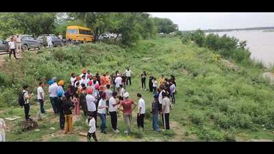 Members of the Public Action Committee at the site for the proposed textile park project near Mattewara Forest in Ludhiana district. (HT Photo) Members of the Public Action Committee at the site for the proposed textile park project near Mattewara Forest in Ludhiana district. (HT Photo)