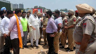 Former cabinet minister Balbir Singh Sidhu and his supporters blocking the main gate of the gaushala to stop the entry of panchayat officials at Balongi, Mohali, on Monday. (Ravi Kumar/HT) Former cabinet minister Balbir Singh Sidhu and his supporters blocking the main gate of the gaushala to stop the entry of panchayat officials at Balongi, Mohali, on Monday. (Ravi Kumar/HT)