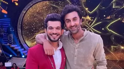 Arjun Bijlani and Ranbir Kapoor posed for a picture during Star Plus' special show Ravivaar With Star Parivaar. Arjun Bijlani and Ranbir Kapoor posed for a picture during Star Plus' special show Ravivaar With Star Parivaar.