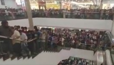 The video of huge crowds at Kerala's LuLu Mall went viral on social media.&nbsp; (Twitter)