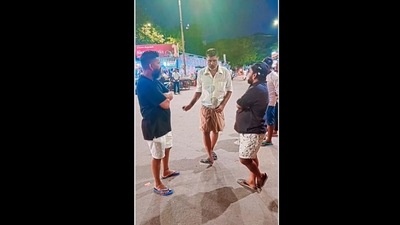 The man's impressive dance moves on the street left netizens amazed. (rajkumar.984045/Instagram) The man's impressive dance moves on the street left netizens amazed. (rajkumar.984045/Instagram)