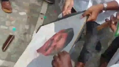 Supporters of O Paneerselvam slap slippers on Edappadi Palaniswamy's photo in protest over his new role. (ANI)